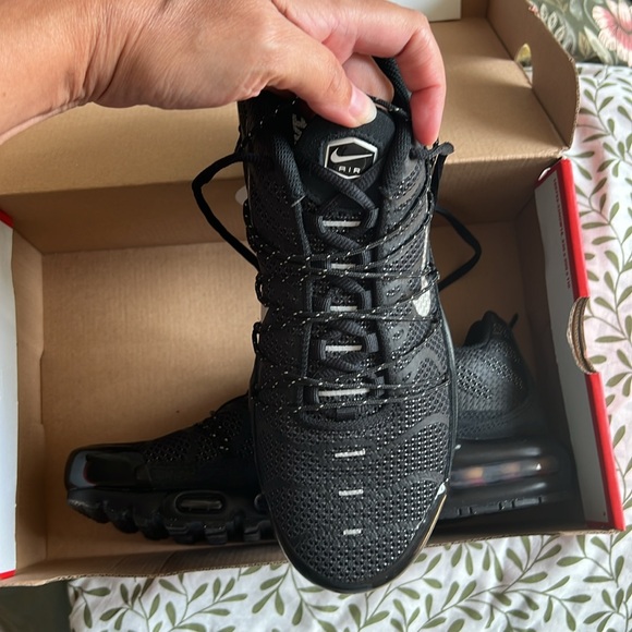 Nike new air sneakers black. - Picture 5 of 8